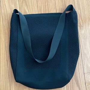 Everlane Do It All Tote in Black